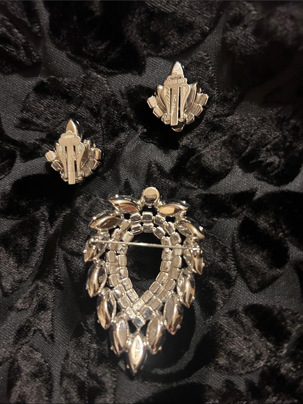 Sarah Coventry Blue Aurora-Effect Crystal Brooch and Clip-On Earrings - Picture 2 of 2